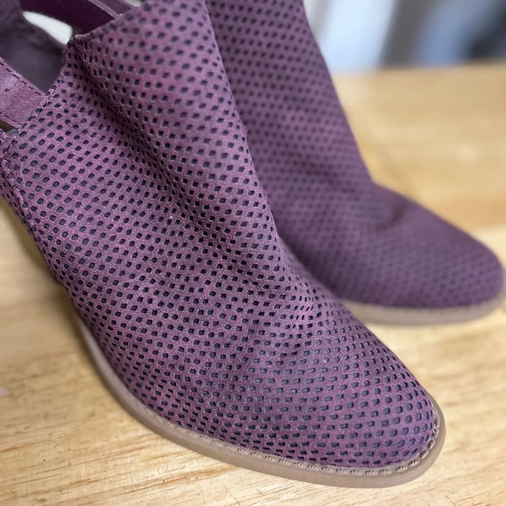 Qupid Purple Ankle Booties with Chunky Heel‎ size 7.5